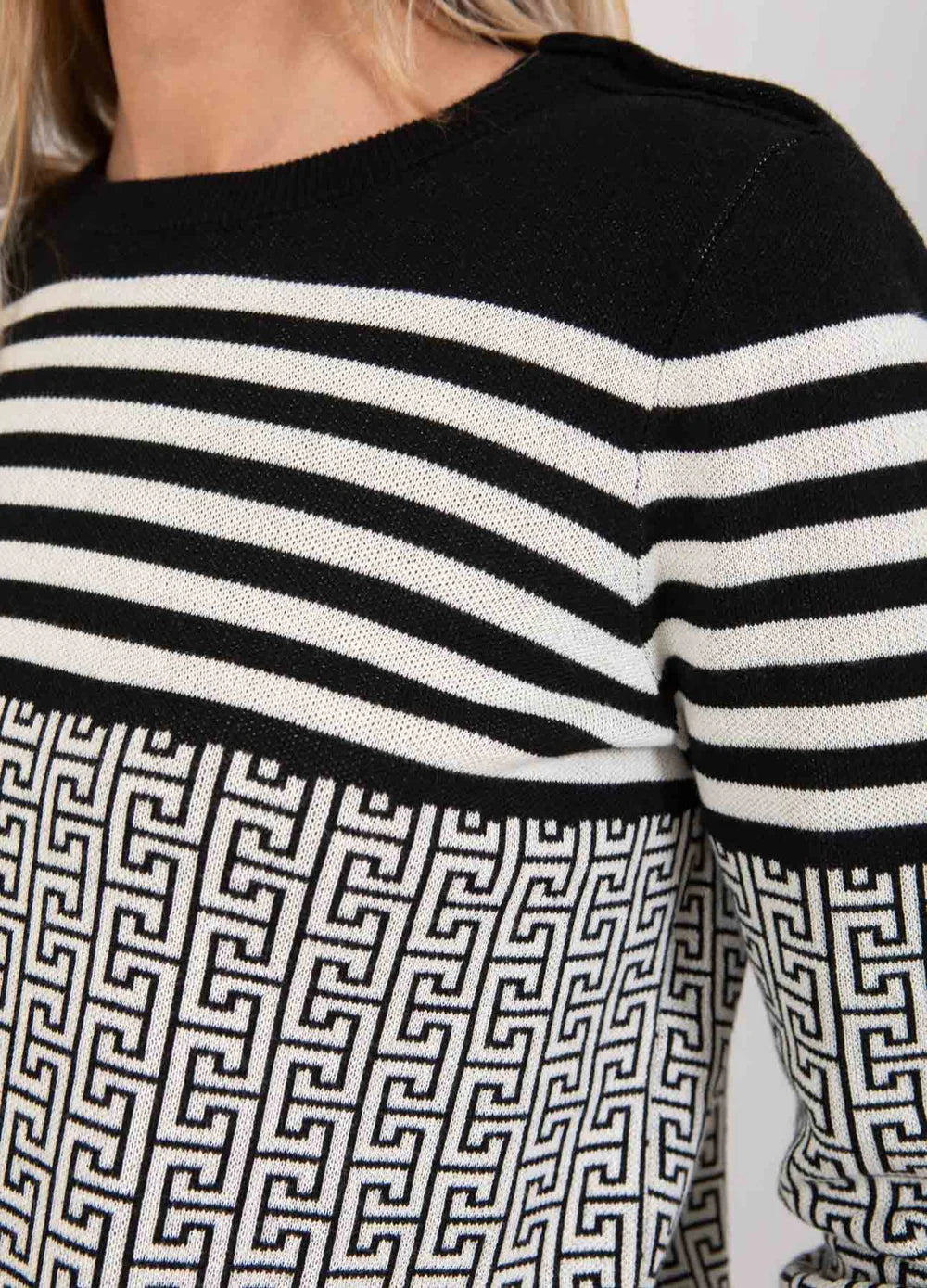 Knit Jaquard with Round Neck - Black/Cream