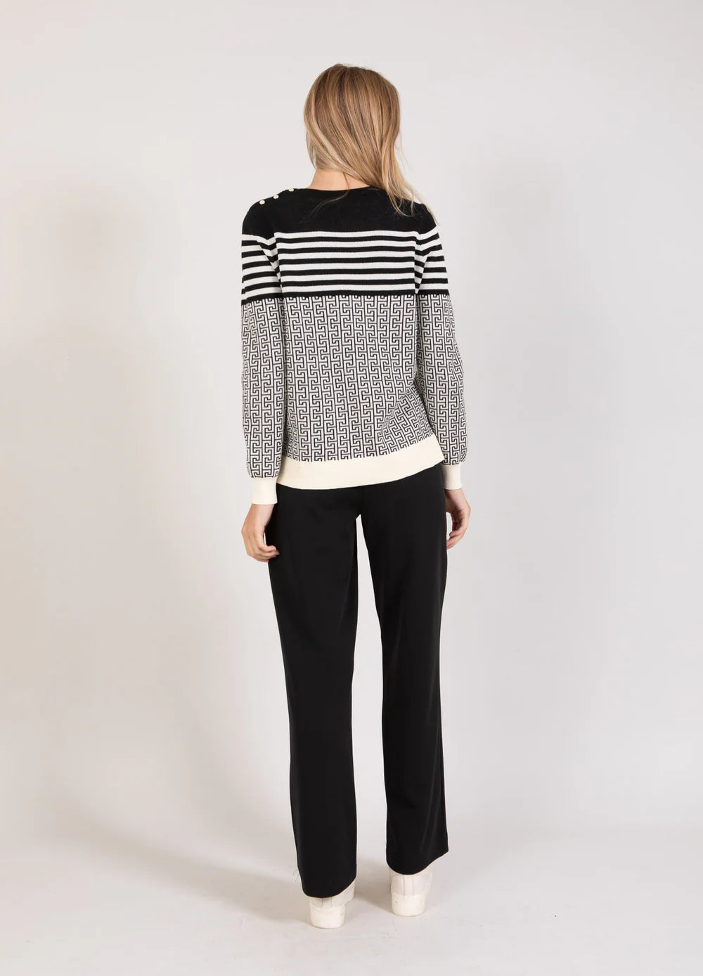 Knit Jaquard with Round Neck - Black/Cream