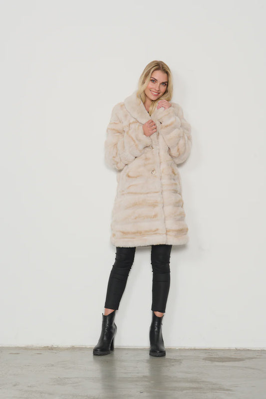 Luxurious Faux Fur Coat - Cream