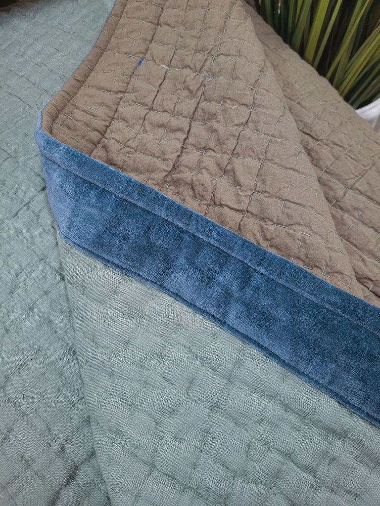 Bed Comforter - 88 x 96"