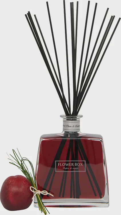 Hallmark Diffuser 700ml - Blood Plum/Leather